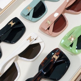 celine2026 Позирует для камеры celine：