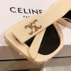 Высококачественная модель Celine 2026.