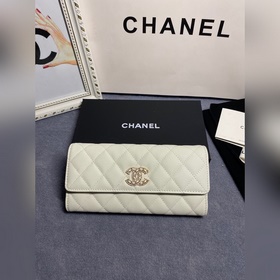 Доступен длинный кошелек CHANEL с двой