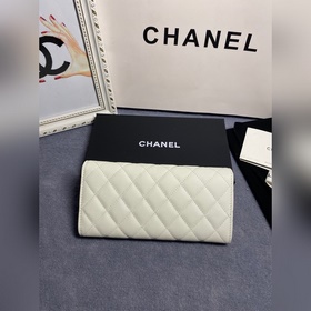 Доступен длинный кошелек CHANEL с двой