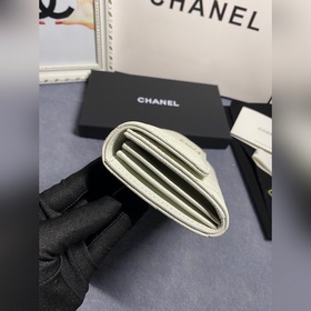 Доступен длинный кошелек CHANEL с двой