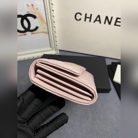 Доступен длинный кошелек CHANEL с двой