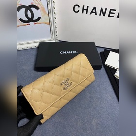 Доступен длинный кошелек CHANEL с двой
