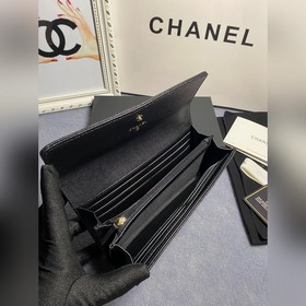 Доступен длинный кошелек CHANEL с двой