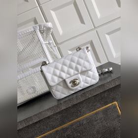Кремово-белая сумка CHANEL Two-in-One 