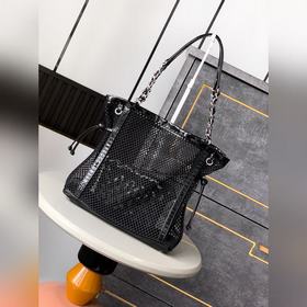 Отправлено! Небольшая сумка CHANEL Two