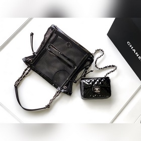 Отправлено! Небольшая сумка CHANEL Two