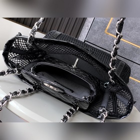 Отправлено! Небольшая сумка CHANEL Two