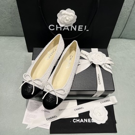 Постоянно развивающиеся балетки Chanel