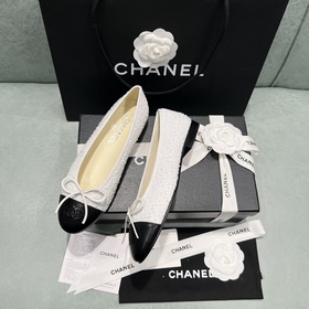Постоянно развивающиеся балетки Chanel