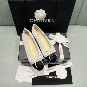 Постоянно развивающиеся балетки Chanel