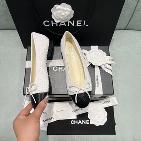 Постоянно развивающиеся балетки Chanel