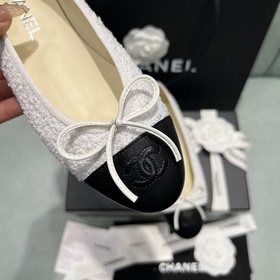 Постоянно развивающиеся балетки Chanel