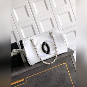 Белая акриловая сумка CHANEL с логотип