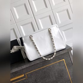 Белая акриловая сумка CHANEL с логотип
