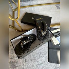 Летние сандалии Chanel с узором виде х