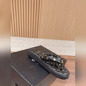 CHANEL Pre-Spring 2026 Новинка — шлепа