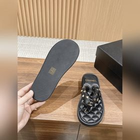 CHANEL Pre-Spring 2026 Новинка — шлепа