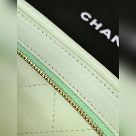 Яблочно-зеленая сумка-клатч CHANEL 25S