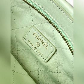 Яблочно-зеленая сумка-клатч CHANEL 25S
