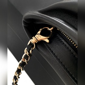 Черная сумочка CHANEL 25S с цепочкой –