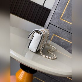 CHANEL 25p Ultra-Mini Chain Wallet Иде
