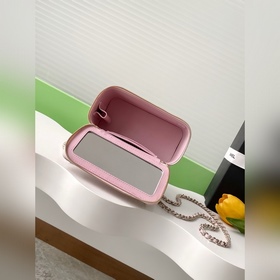 25C Lipstick Clutch： Изысканная компак