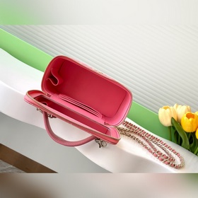 25C Lipstick Clutch： Изысканная компак