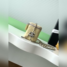 25b Новая косметичка из кожи ягненка. 