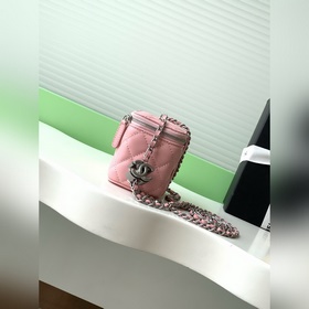 25b Новая косметичка из кожи ягненка. 
