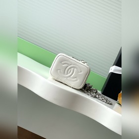 25b Новая косметичка из кожи ягненка. 