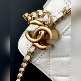 25b Новая косметичка из кожи ягненка. 