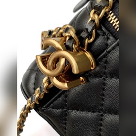 25b Новая косметичка из кожи ягненка. 