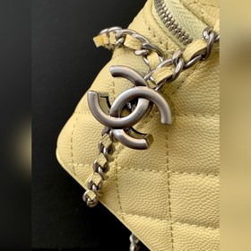 25b Новая косметичка из кожи цвета «ка