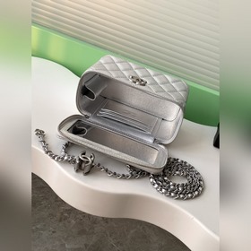 25b Новая косметичка из кожи цвета «ка