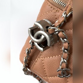25b Новая косметичка из кожи цвета «ка