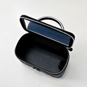 25P Черно-серебристая сумка с ручкой 
