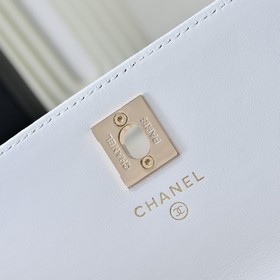 CHANEL 24C Сумка для телефона с ручкой