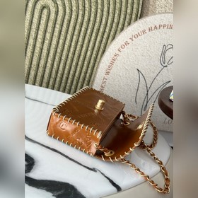 CHANEL Новая винтажная сумка из кожи с
