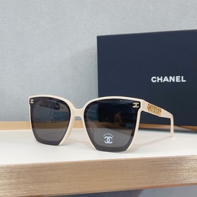 CHANEL с зауженным подолом и четкими б