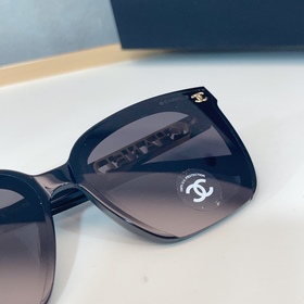 CHANEL с зауженным подолом и четкими б