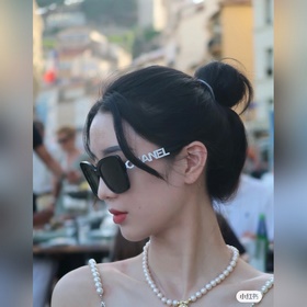 CHANEL требует более высокую версию. 
