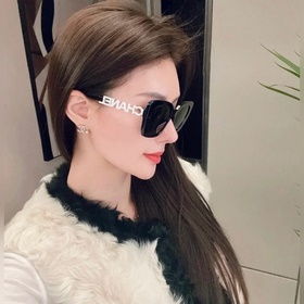 CHANEL требует более высокую версию. 