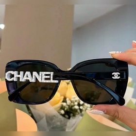 CHANEL требует более высокую версию. 
