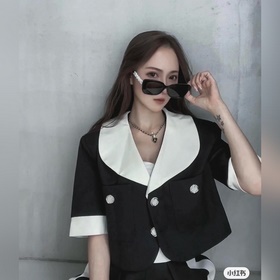 CHANEL требует более высокую версию. 