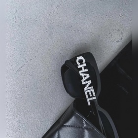 CHANEL требует более высокую версию. 