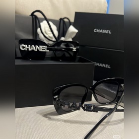 CHANEL требует более высокую версию. 