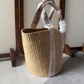 Сумка Chloe Woody Straw Bucket Bag в н