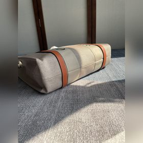Средняя по размеру коричневая сумка Ch