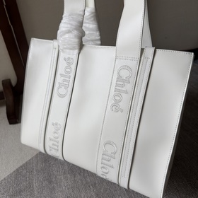 Кожаная сумка Chloé Woody Tote Детали 